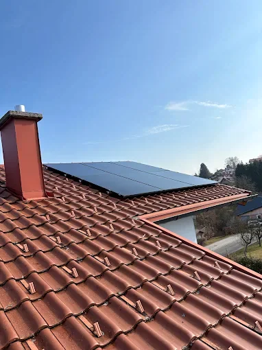 Photovoltaikanlage auf einem privaten Ziegeldach